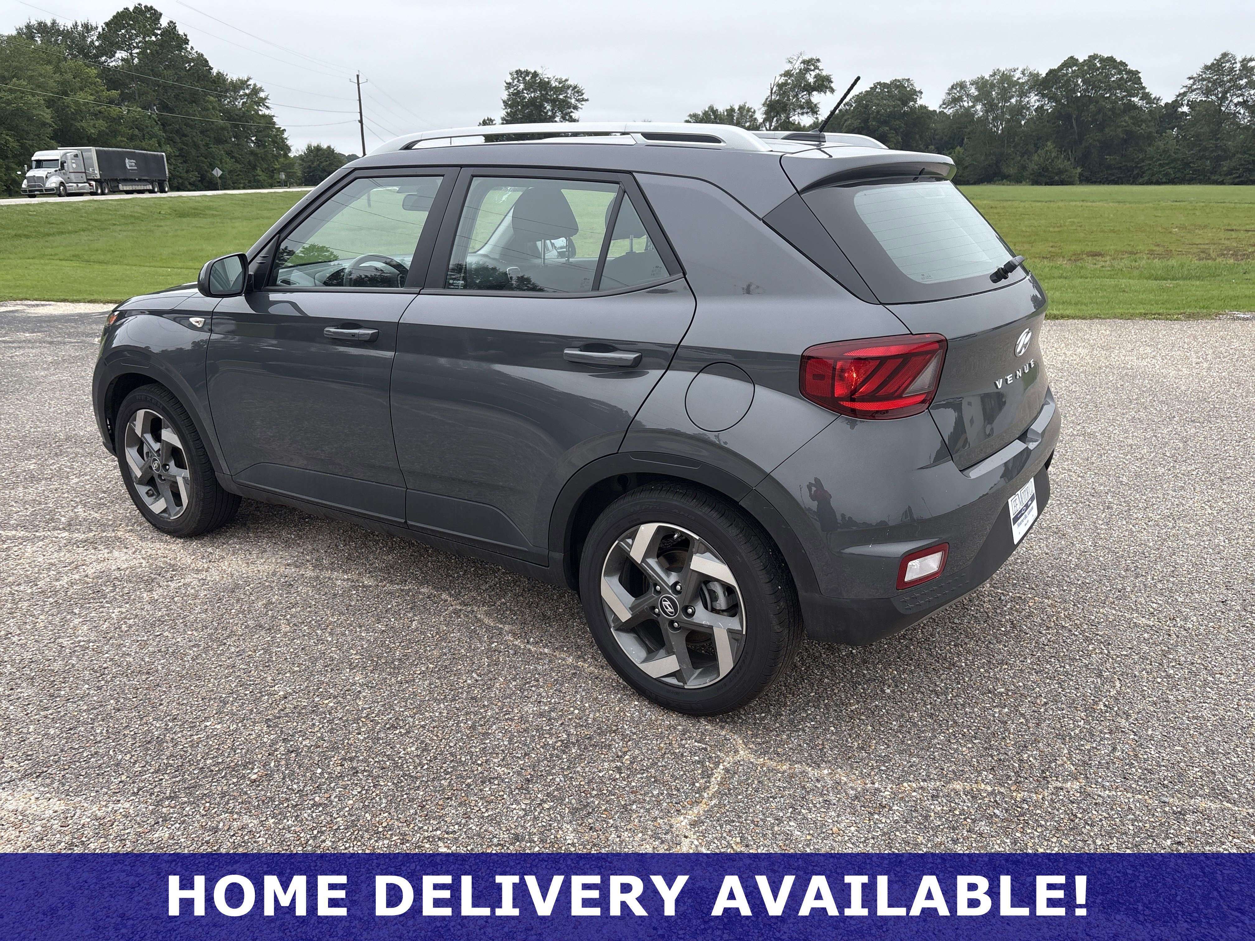 Used 2025 Hyundai Venue SEL image 17