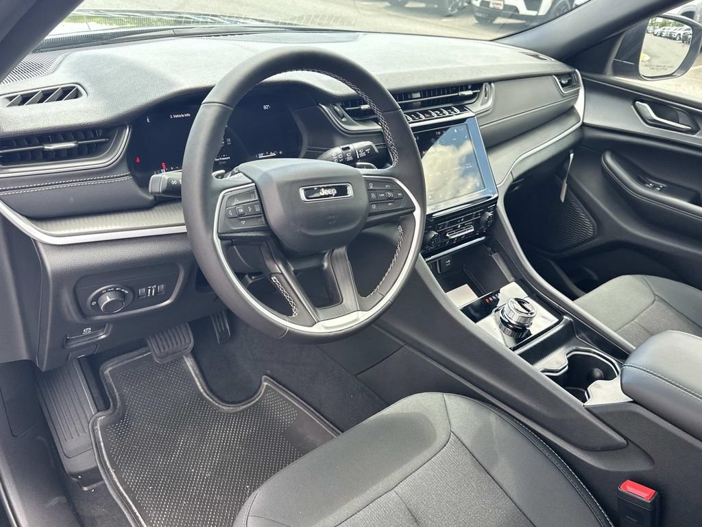 New 2026 Jeep Grand Cherokee L 4WD image 2