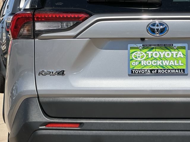 Used 2022 Toyota RAV4 XLE Premium AWD/4WD image 5