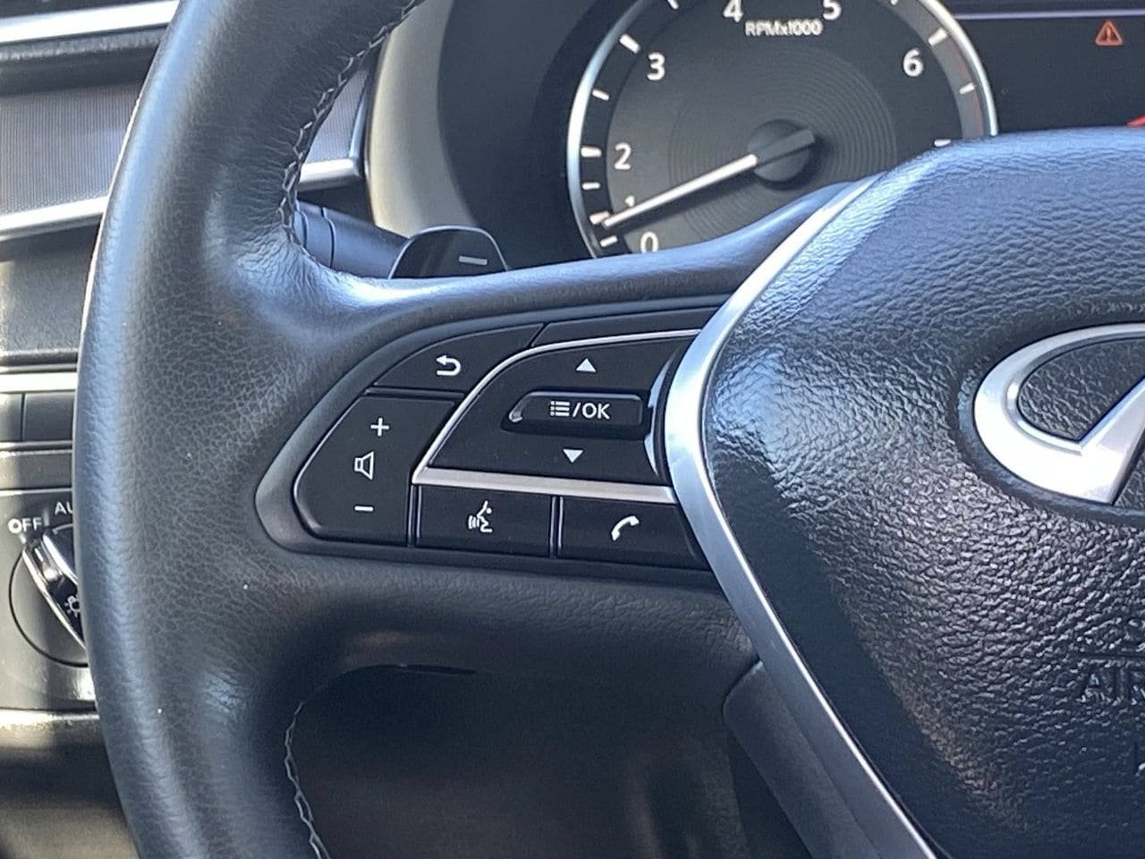 Certified 2023 INFINITI QX50 Luxe FWD image 25