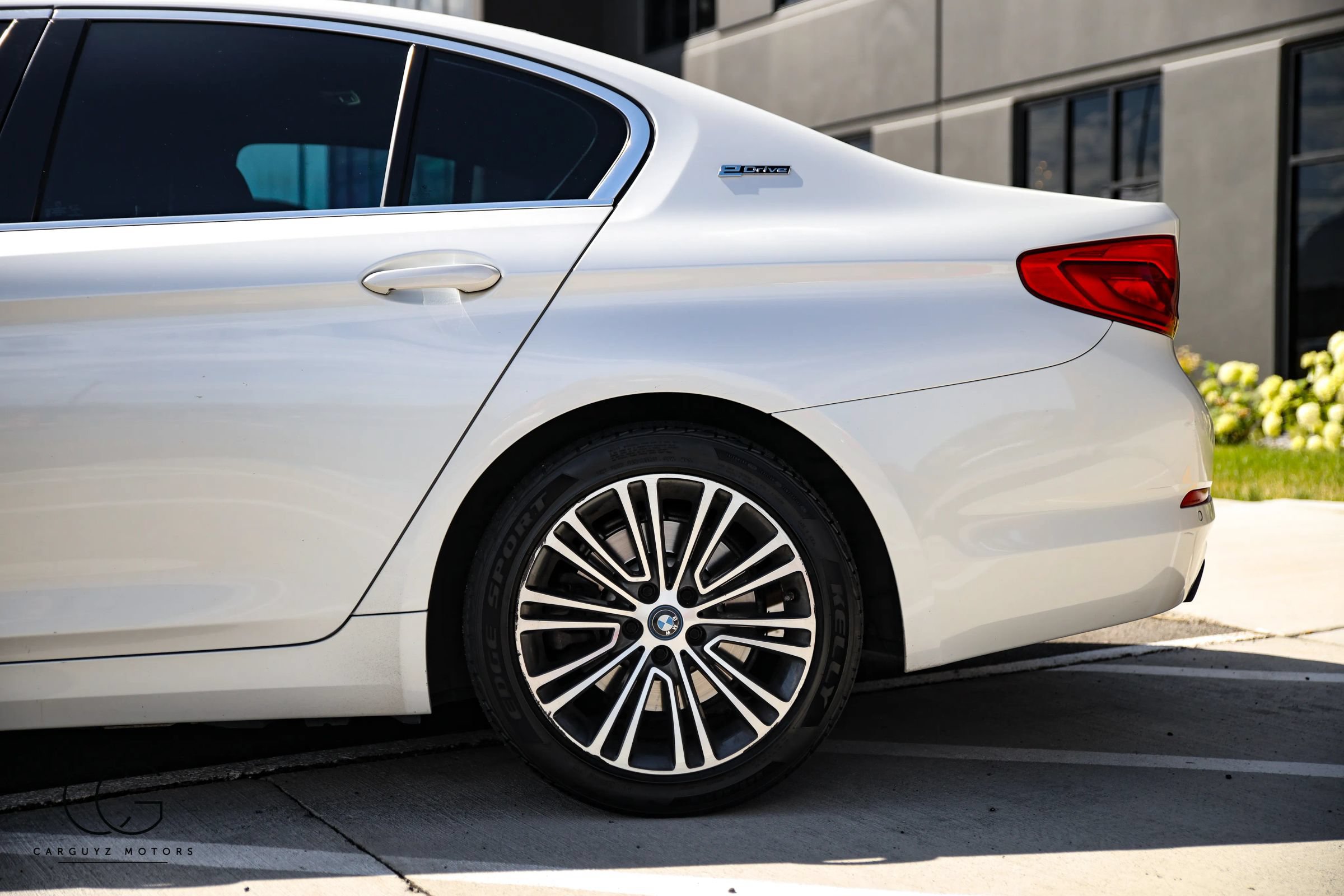 Used 2019 BMW 530e xDrive w/ Convenience Package AWD/4WD image 11