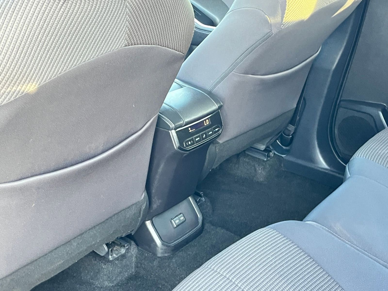 Used 2025 Toyota Highlander LE image 25