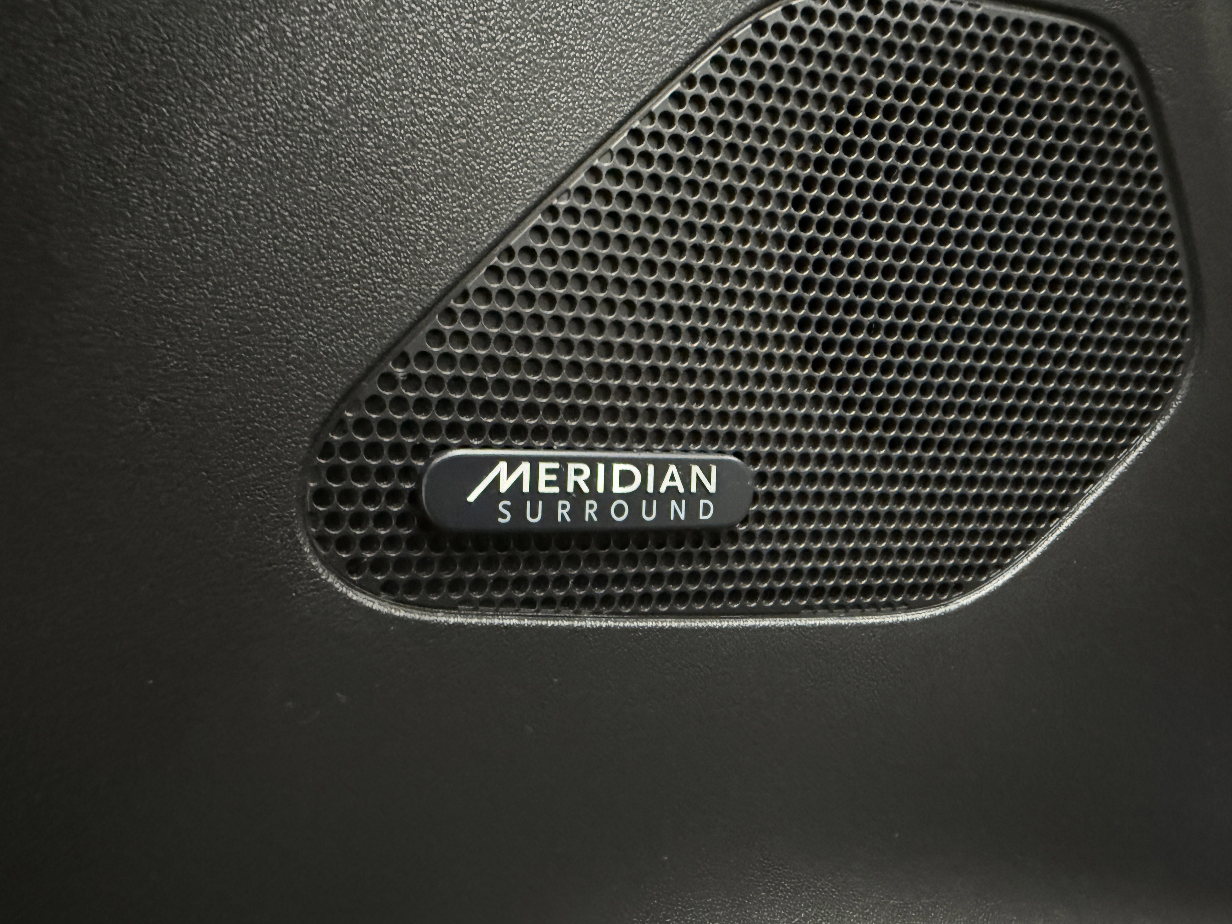 Used 2020 Jaguar F-PACE SVR image 11