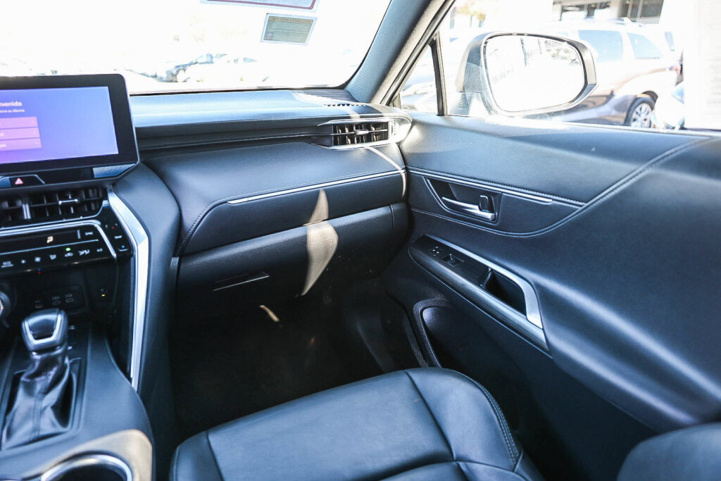 Certified 2023 Toyota Venza XLE AWD/4WD image 6