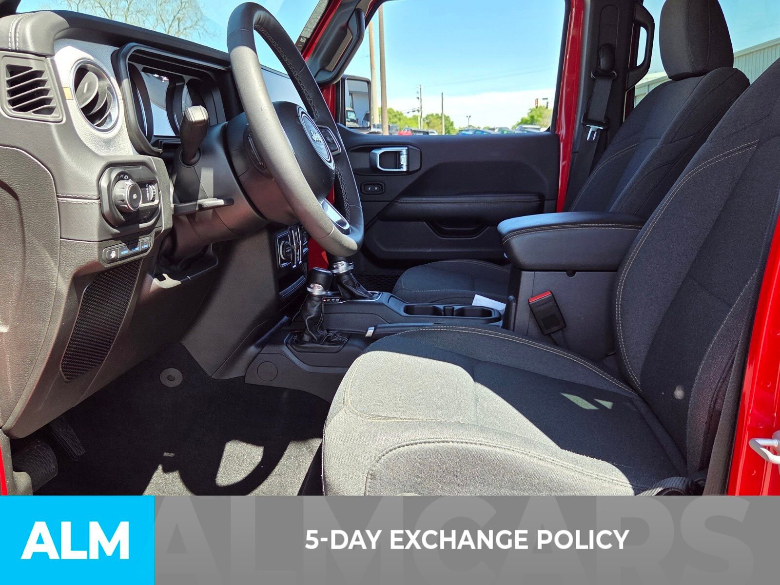 Used 2025 Jeep Wrangler Unlimited Sahara image 4