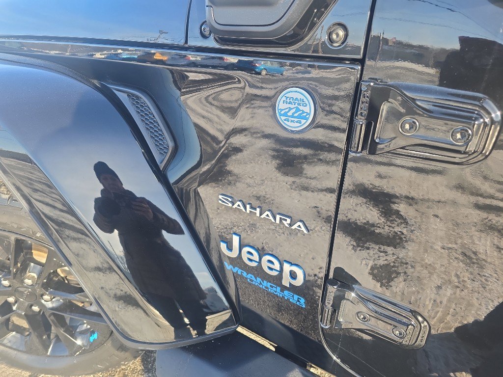 Used 2022 Jeep Wrangler Unlimited Sahara w/ Cold Weather Group image 14