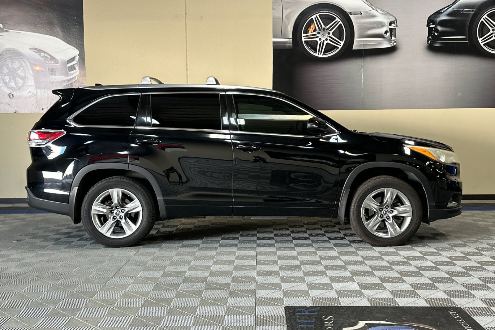 Used 2016 Toyota Highlander Limited AWD/4WD image 3