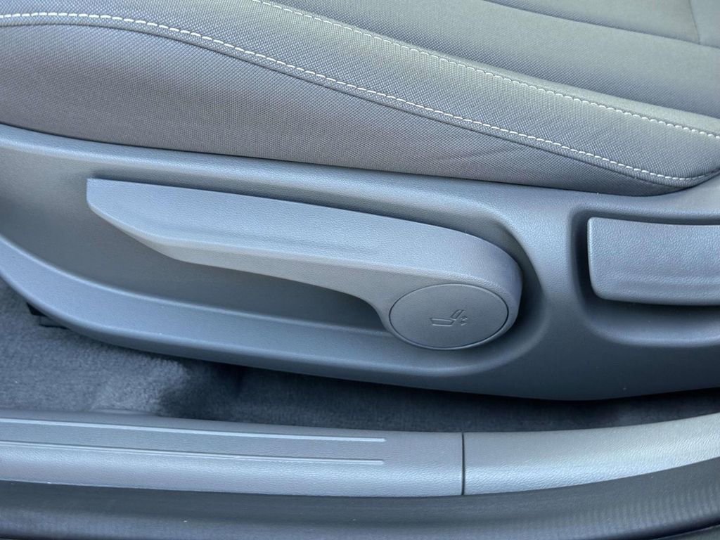 Certified 2025 Hyundai Elantra Sport image 16