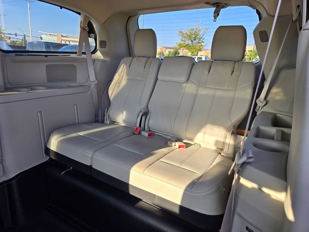 Used 2016 Chrysler Town & Country Limited Platinum image 27