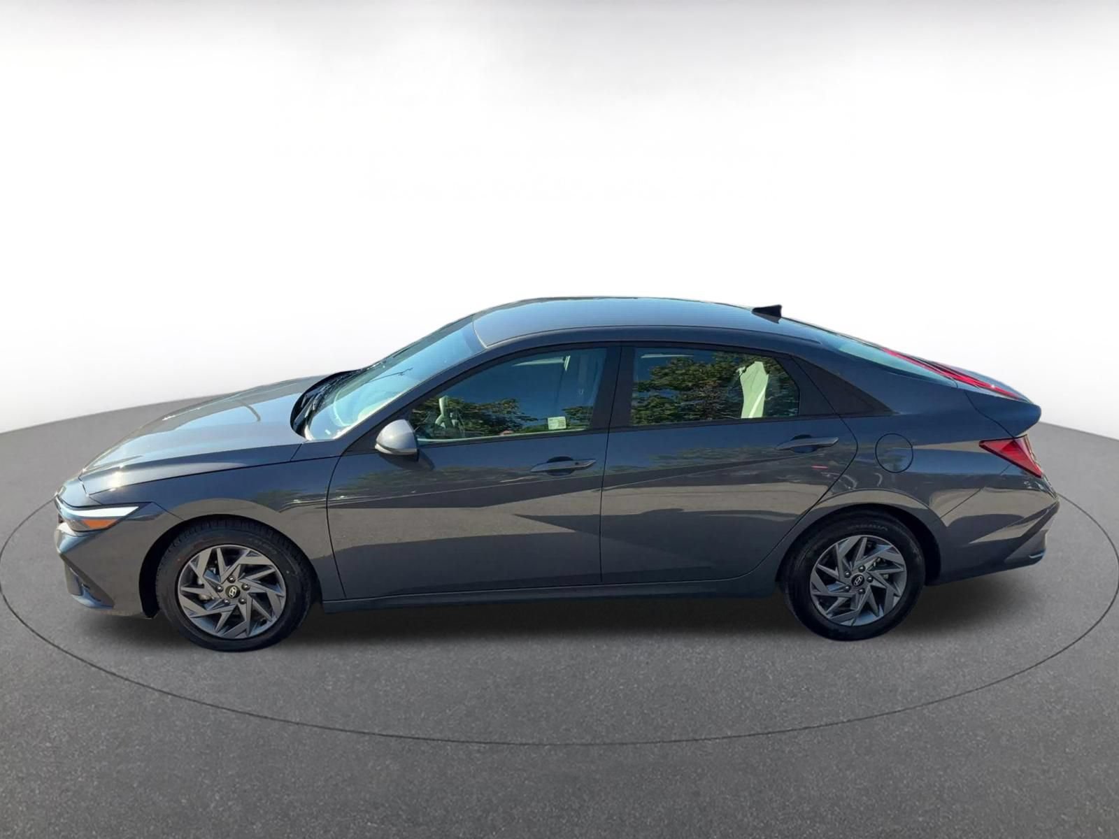 Used 2026 Hyundai Elantra Hybrid FWD image 8