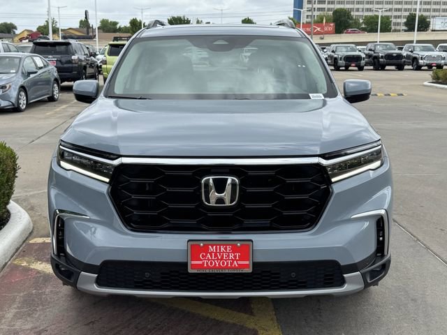 Used 2025 Honda Pilot Touring image 3