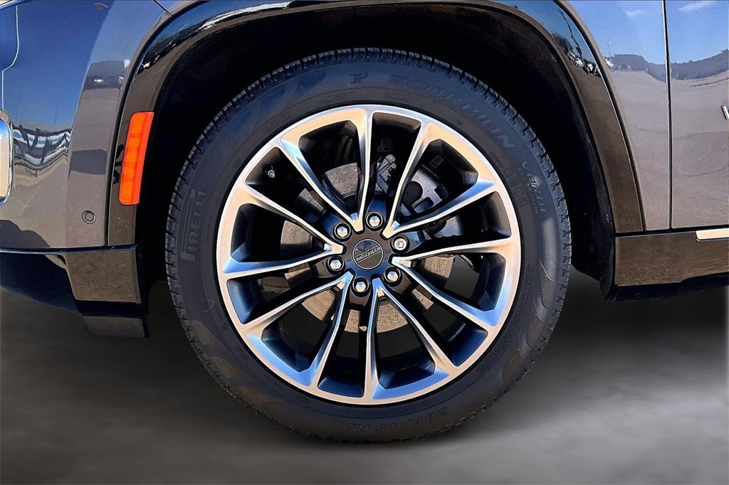 Used 2023 Jeep Wagoneer Series III w/ Premium Group I image 8