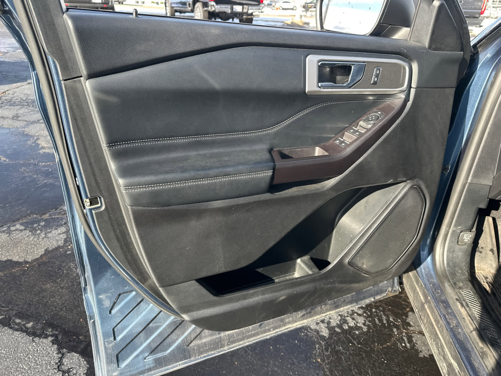 Certified 2020 Ford Explorer XLT w/ Equipment Group 202A image 28