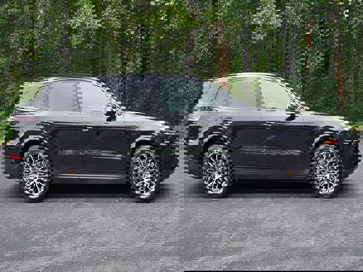 Used 2023 Porsche Cayenne Platinum Edition image 7