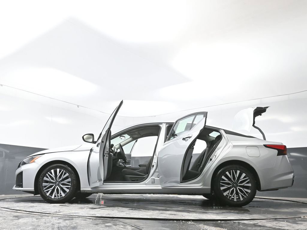 Used 2024 Nissan Altima 2.5 SV FWD image 65