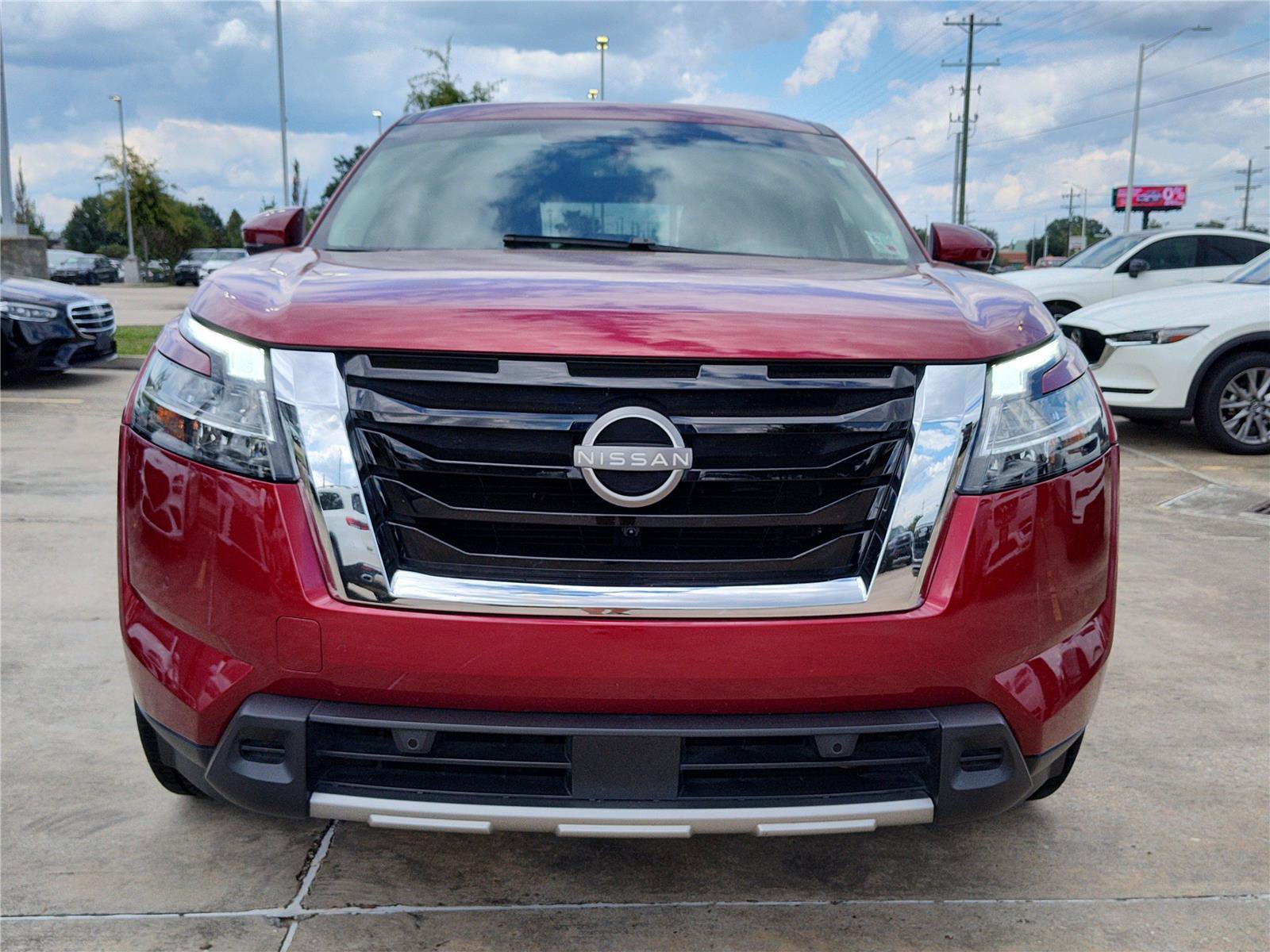 Used 2024 Nissan Pathfinder Platinum w/ Cargo Package image 12