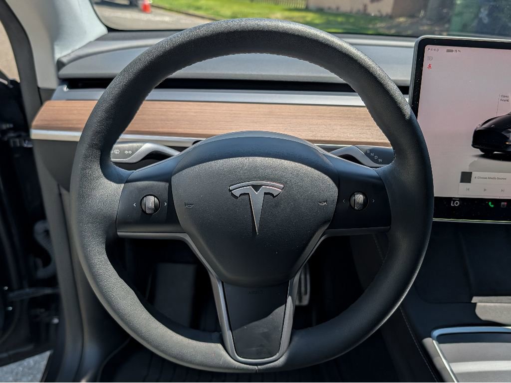 Used 2024 Tesla Model Y Long Range AWD/4WD image 19