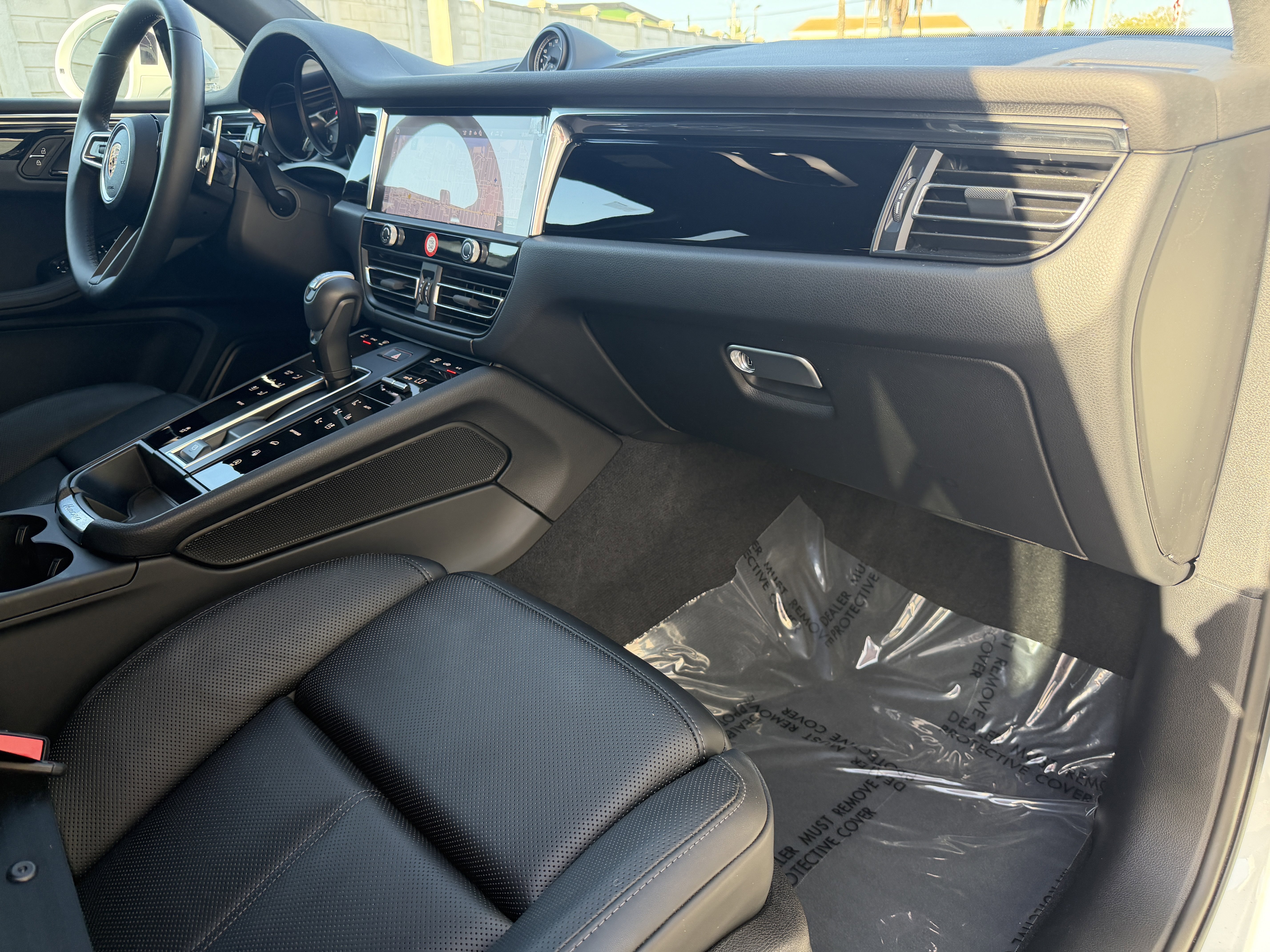 Used 2025 Porsche Macan image 17