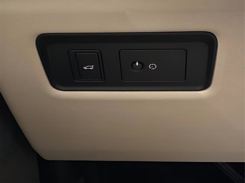 Used 2020 Land Rover Range Rover HSE image 15