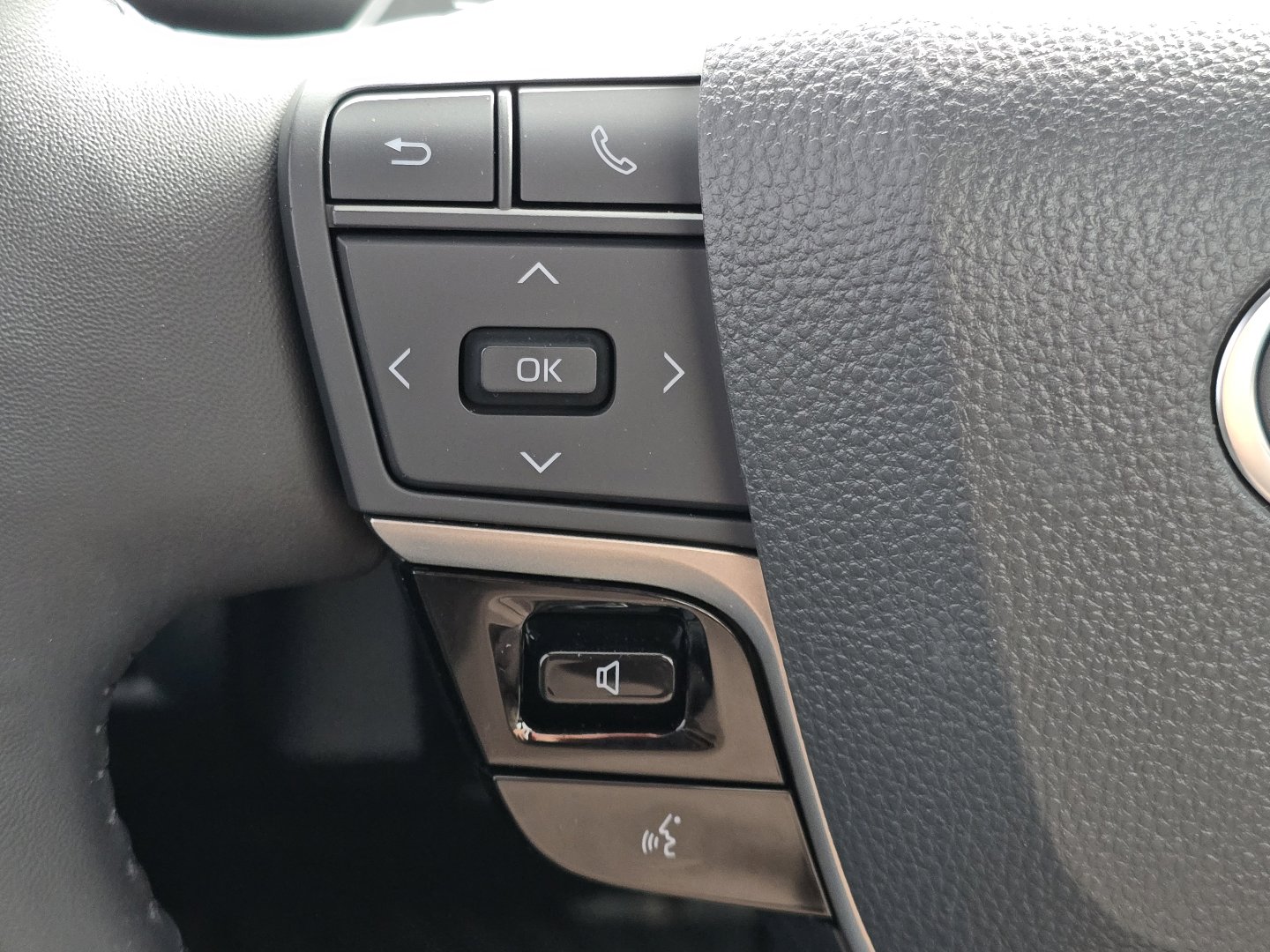 Used 2025 Toyota Camry XSE image 14