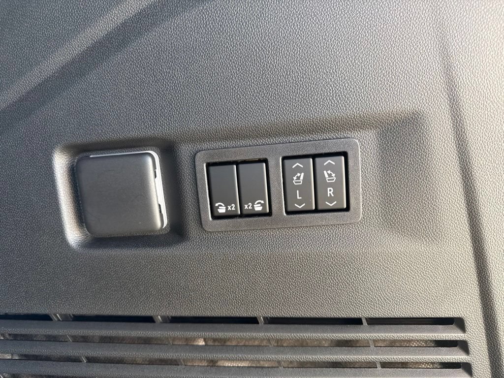 New 2026 GMC Yukon AT4 Ultimate AWD/4WD image 33