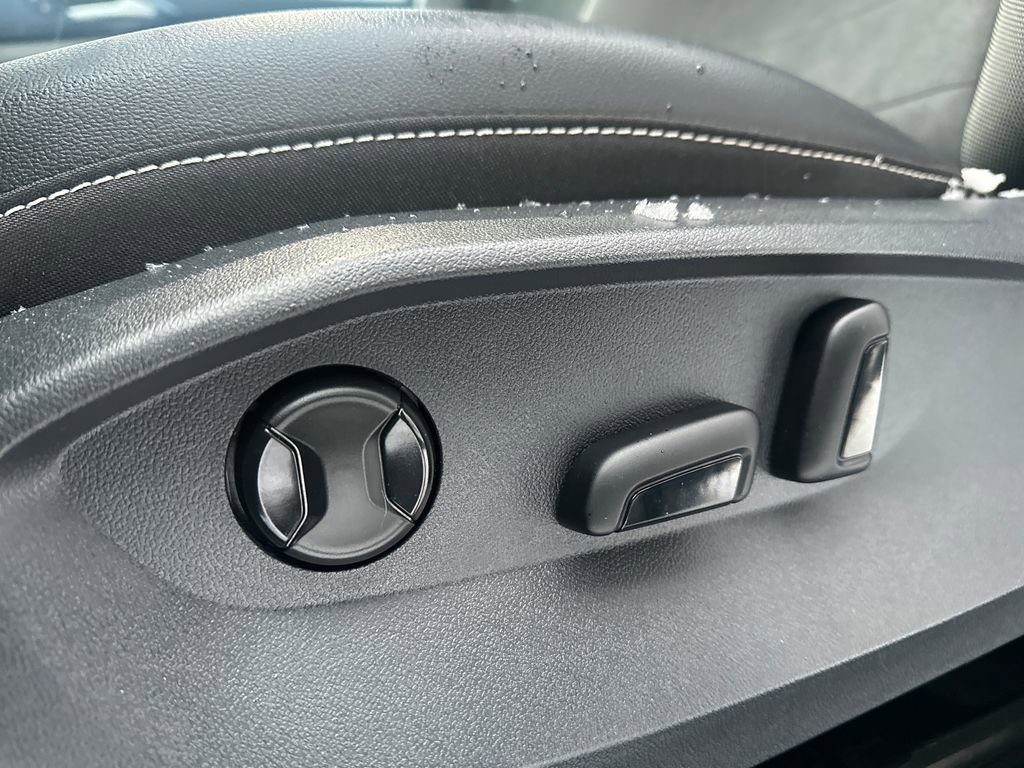 Certified 2022 Volkswagen Taos SE image 4