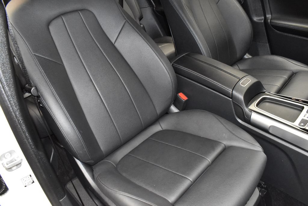 Used 2025 Mercedes-Benz GLB 250 4MATIC image 25