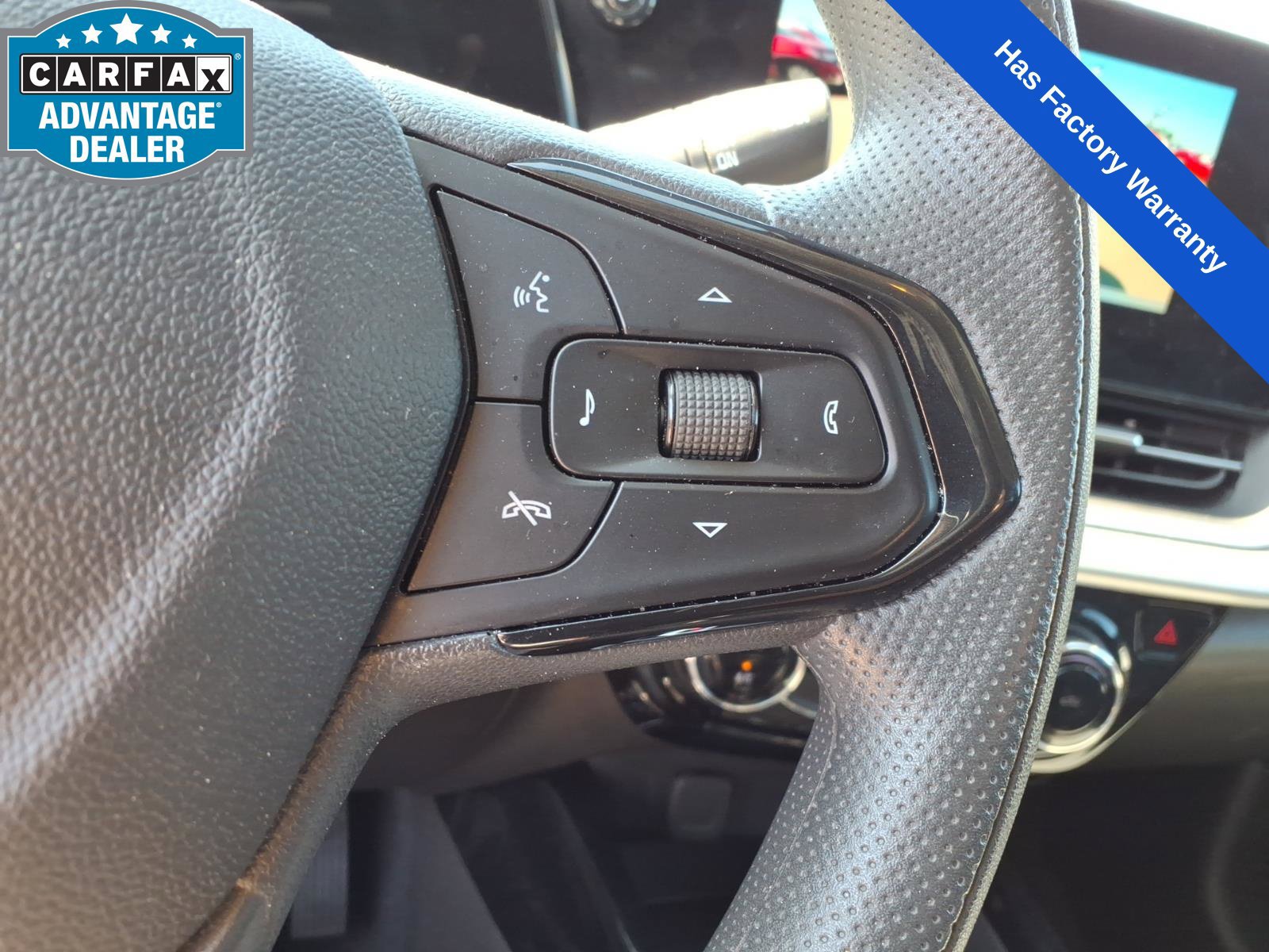 Used 2025 Chevrolet Trax LT FWD image 24
