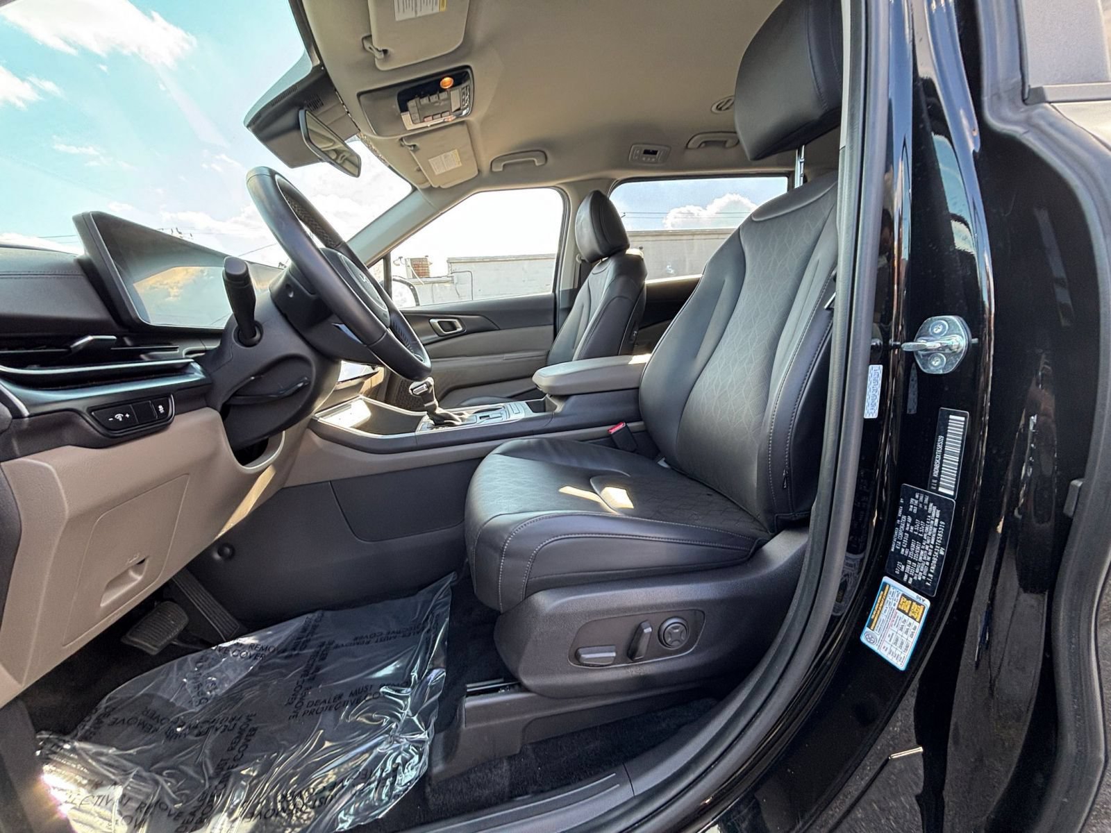 Used 2026 Kia Carnival FWD image 23