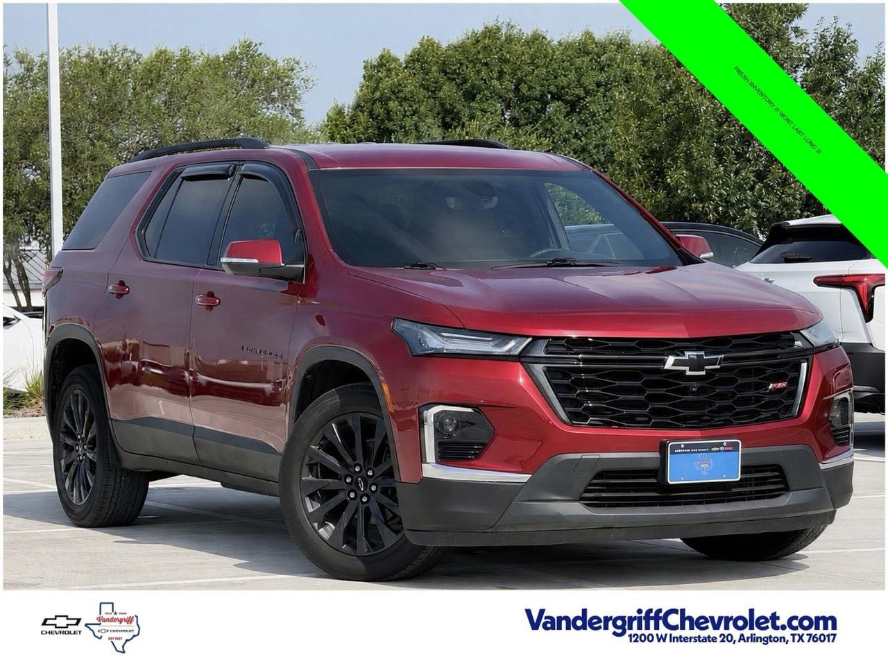 Used 2022 Chevrolet Traverse RS FWD image 2