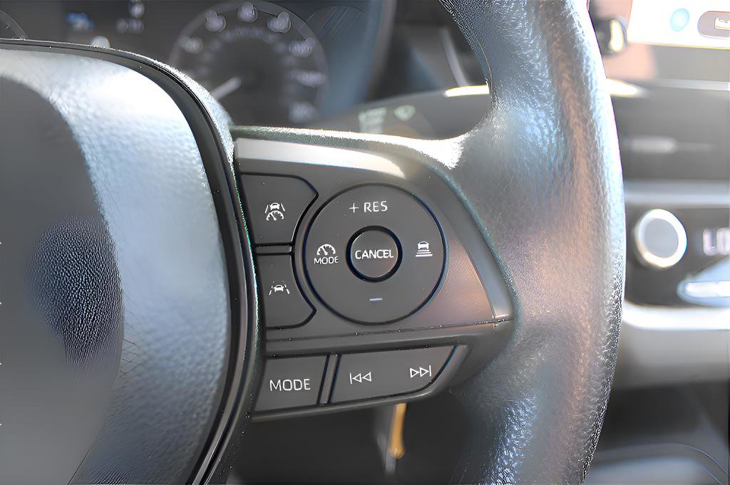 Used 2025 Toyota Corolla LE image 16