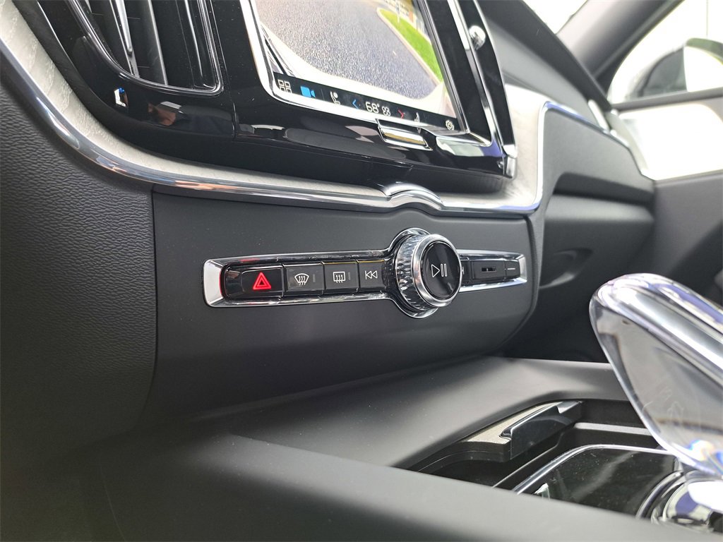 Used 2024 Volvo XC60 T8 Ultimate image 13