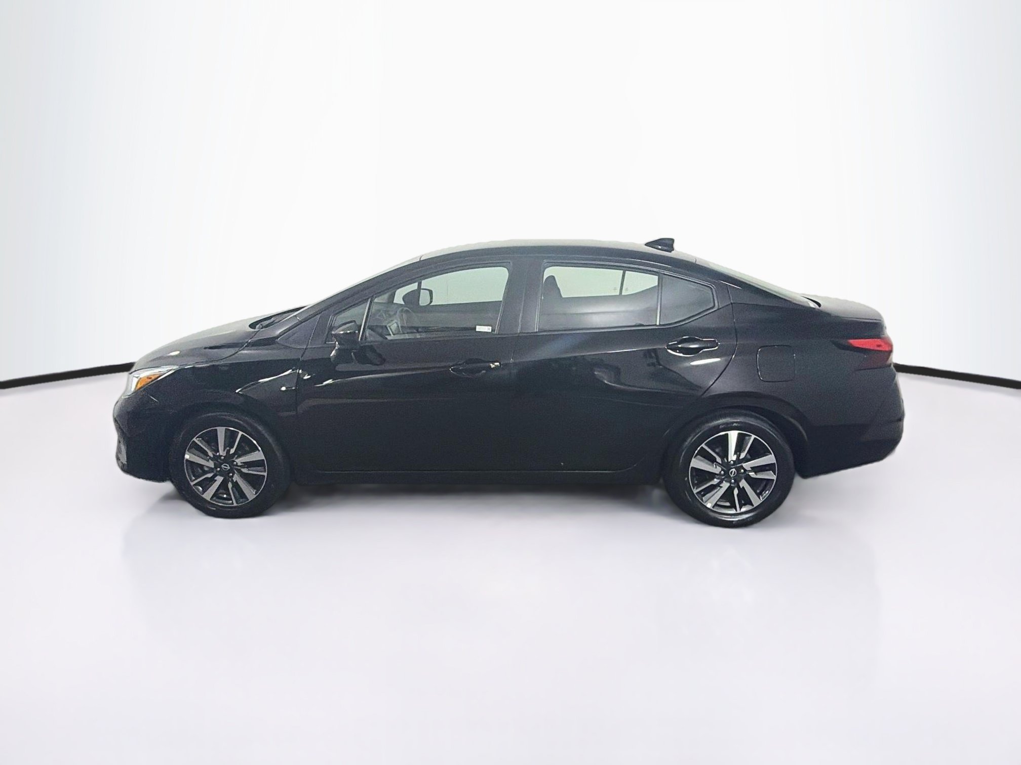 Used 2024 Nissan Versa SV FWD image 4