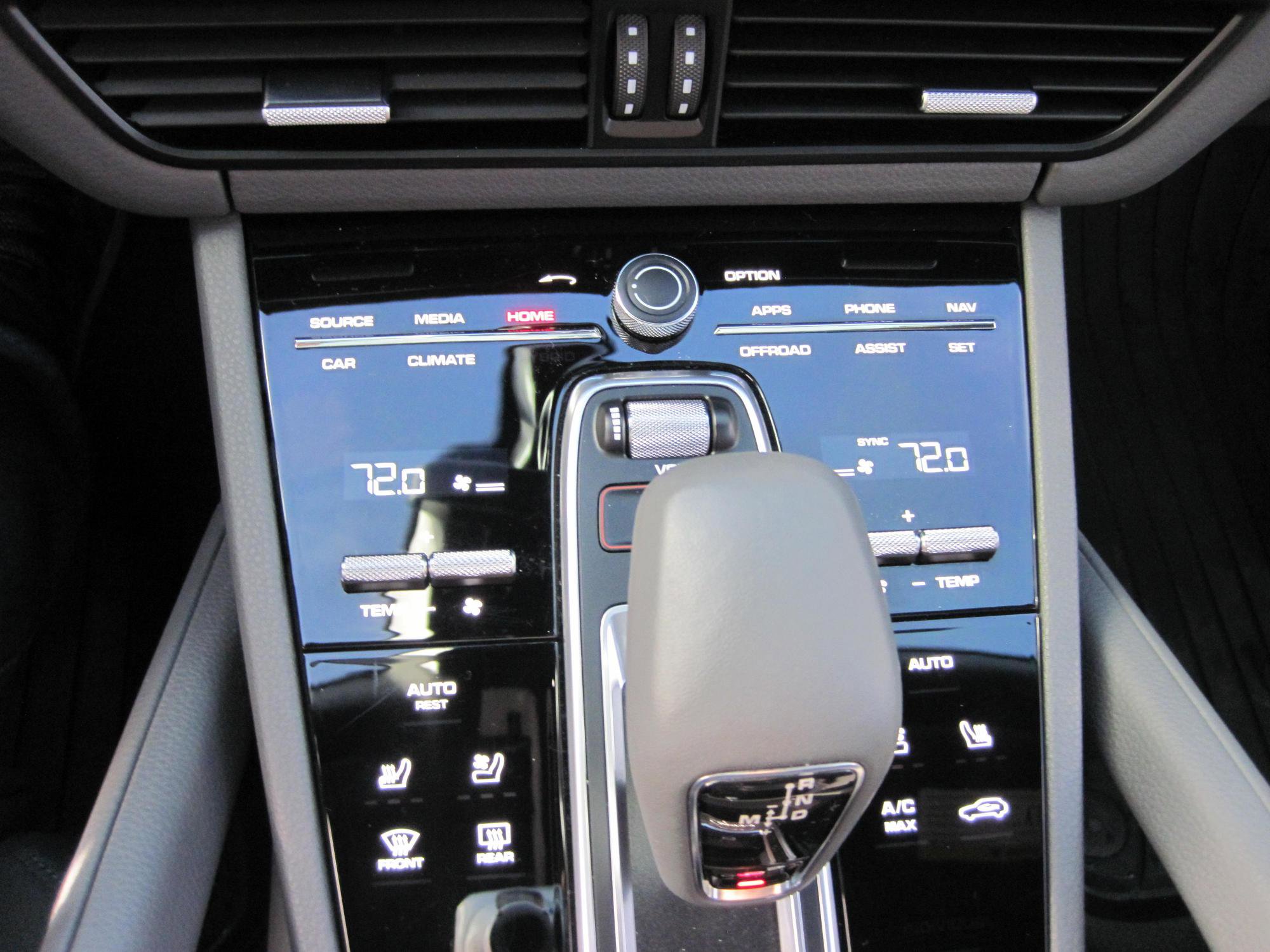Used 2023 Porsche Cayenne Coupe image 19