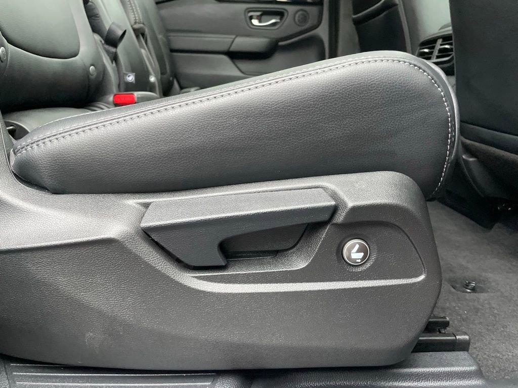 Certified 2025 Honda Pilot Touring image 36