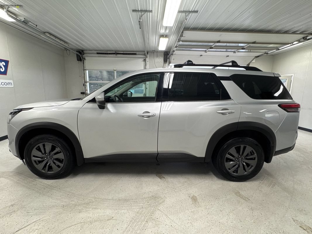 Used 2024 Nissan Pathfinder SV AWD/4WD image 4