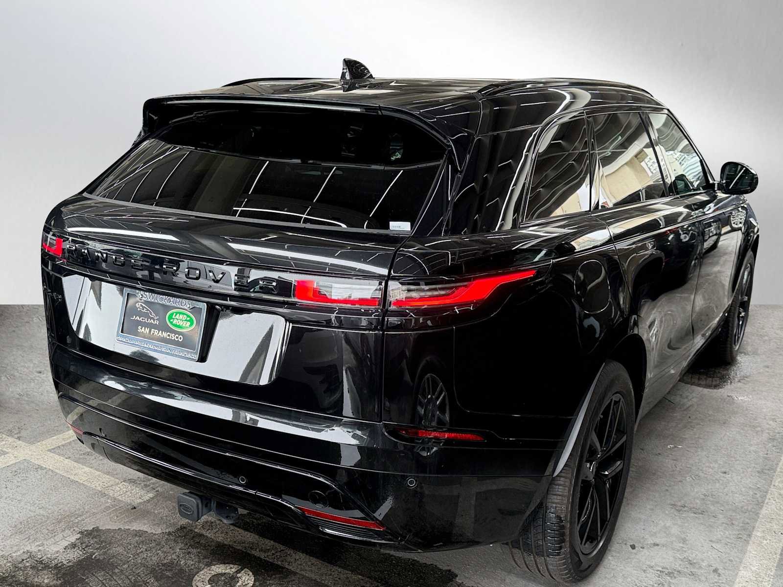 Used 2024 Land Rover Range Rover Velar Dynamic SE image 4