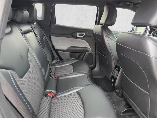 Used 2023 Jeep Compass Latitude AWD/4WD image 21