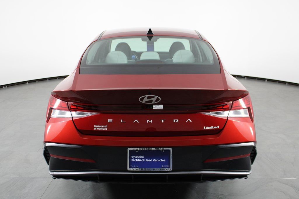 Certified 2025 Hyundai Elantra Limited image 9