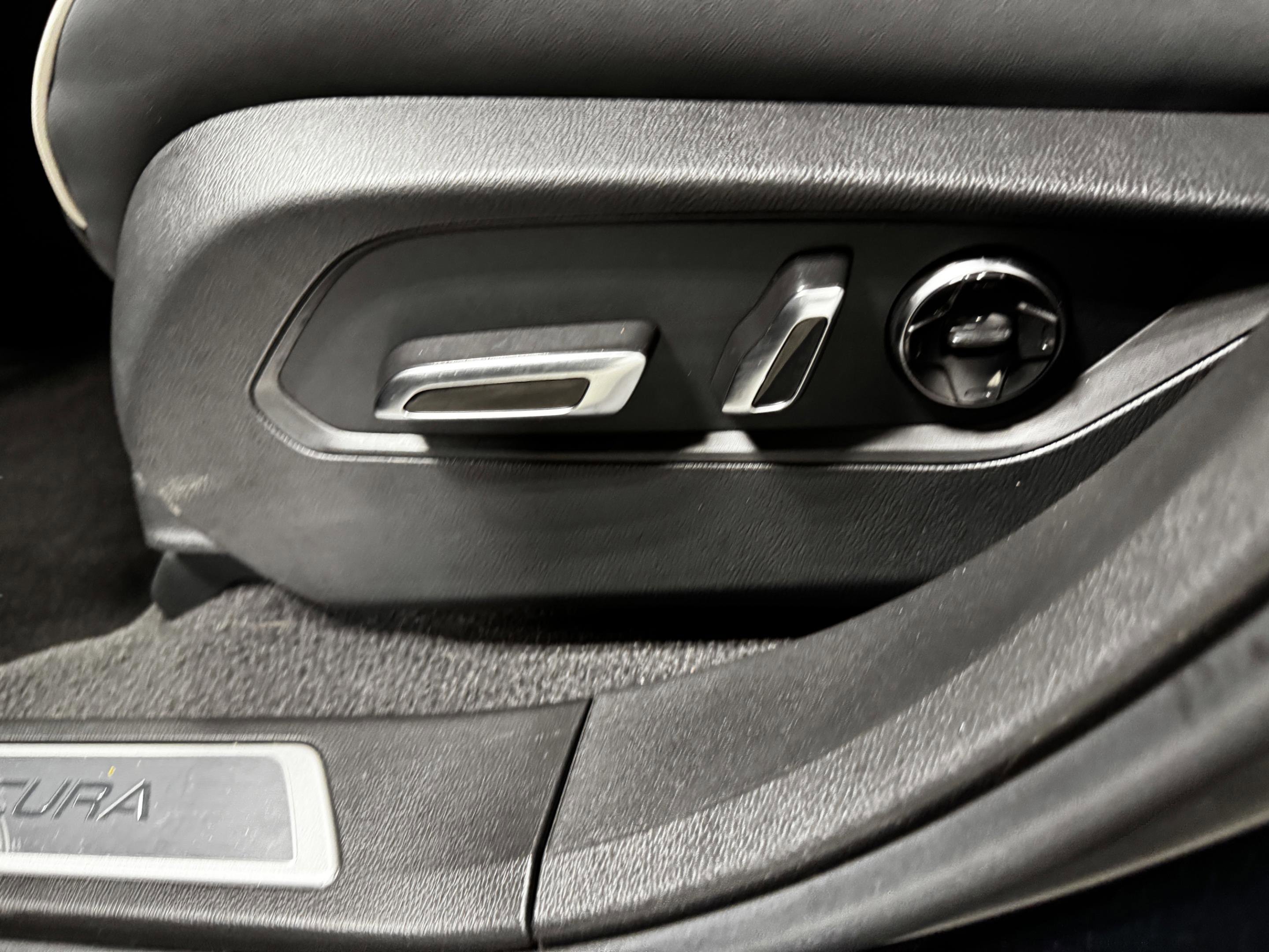 Certified 2025 Acura RDX SH-AWD w/ Advance Package image 29