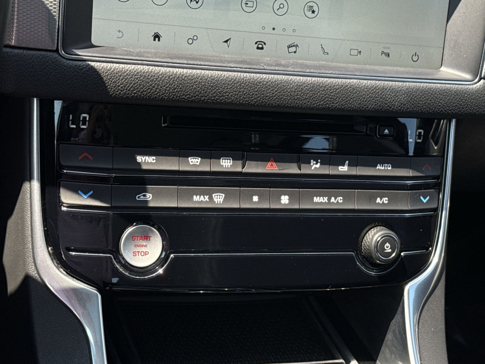 Used 2018 Jaguar XF Prestige AWD/4WD image 21