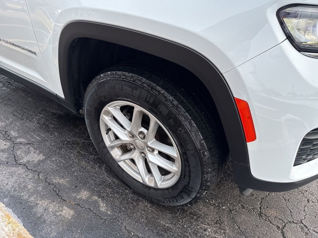 Used 2024 Jeep Grand Cherokee Laredo X image 24