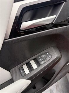 New 2025 Mitsubishi Outlander SE image 16