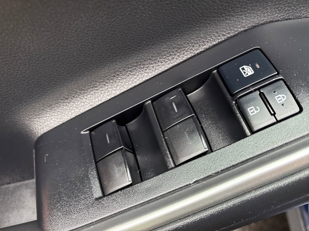 Used 2022 Toyota Highlander XLE AWD/4WD image 13