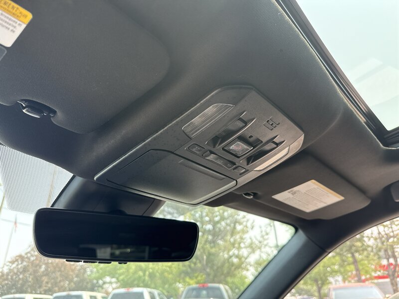 Used 2022 Toyota Highlander XSE AWD/4WD image 41