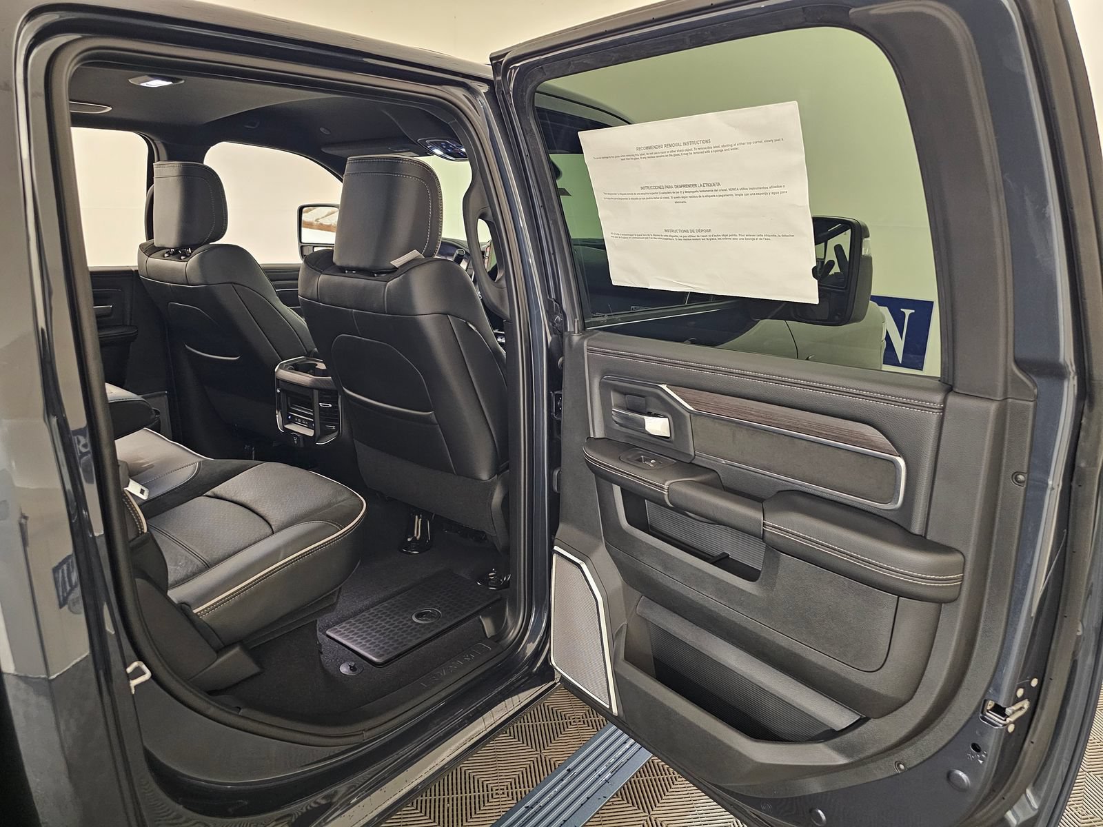 New 2026 RAM 2500 Laramie AWD/4WD image 25