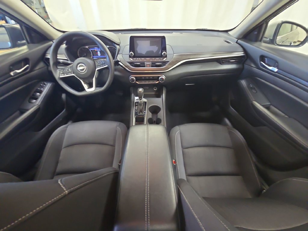 Used 2025 Nissan Altima 2.5 SV FWD image 27