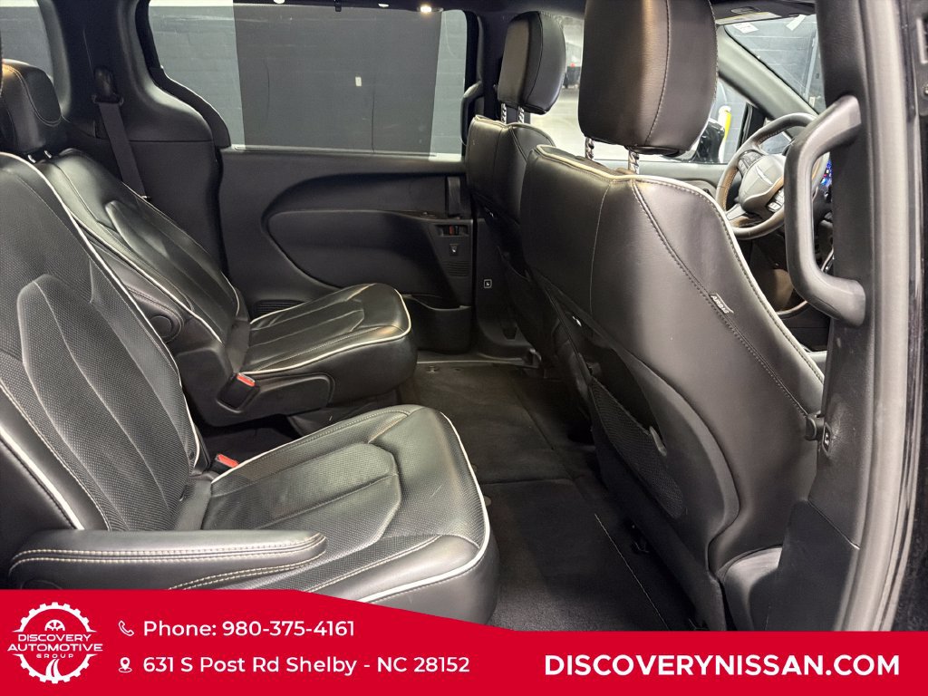 Used 2025 Chrysler Pacifica Limited FWD image 37