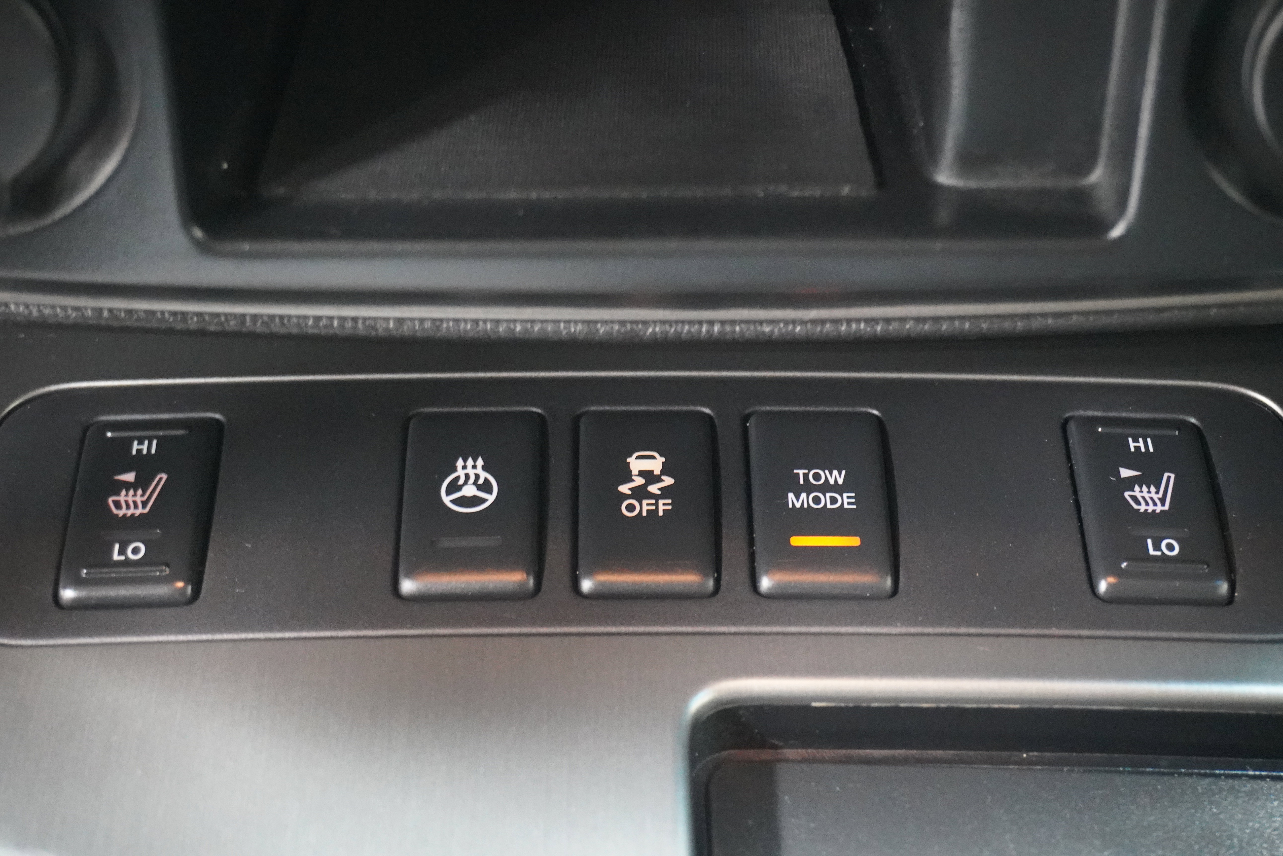 Used 2014 Nissan Armada Platinum w/ 2nd Row Captain Seat Package RWD image 22