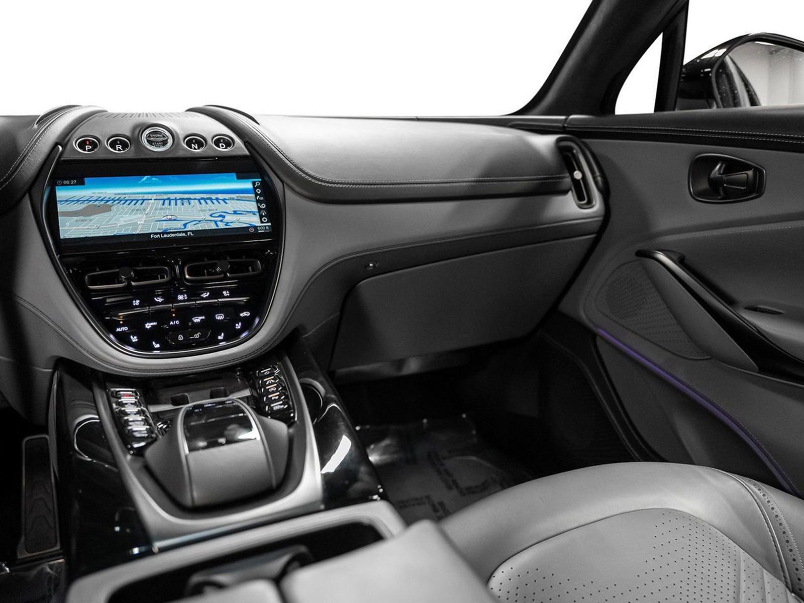 Used 2021 Aston Martin DBX image 42